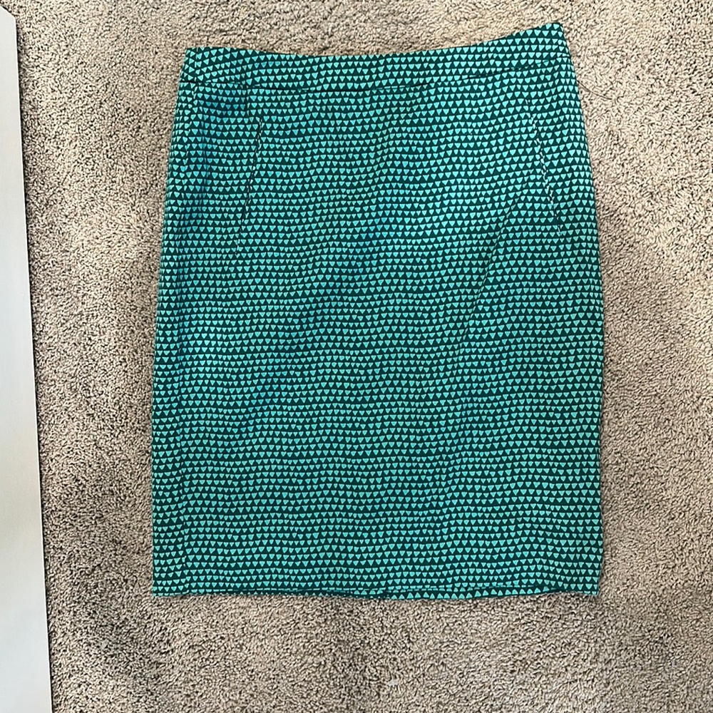 Halogen pencil skirt. Above knee. Green print . Size 4